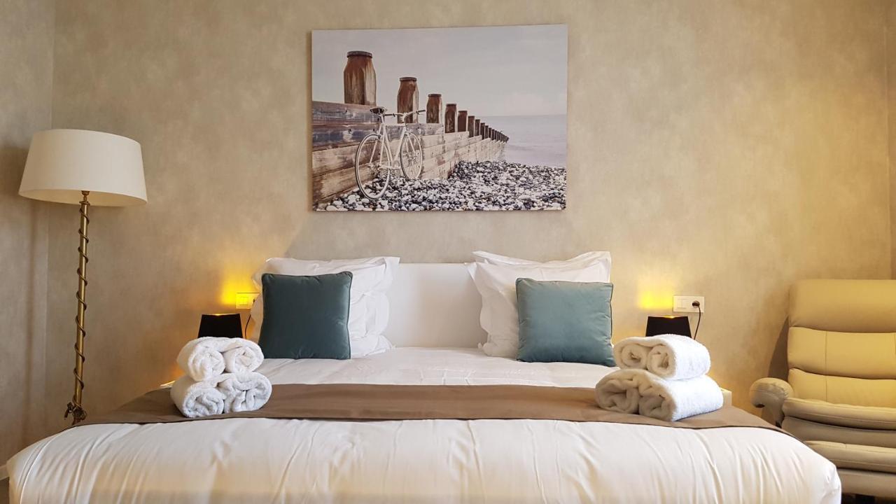 Hotel Acropolis " Op Het Sportiefste Park Van De Kust " 미들케르케 외부 사진